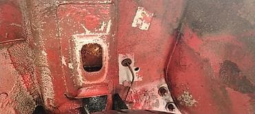 pajero io satilir: LADA 2107, qırmızı rəng, sedan kuzov. - Mühərrik: benzinli, arxa — 9