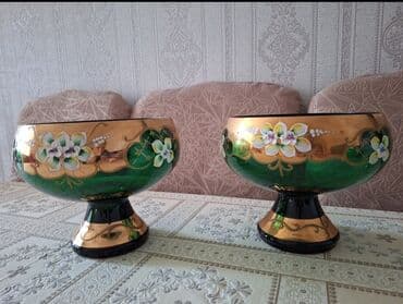 meyvə tərəvəz: Yaşıl şüşədən hazırlanmış bu qablar qızılı naxışlar və ağ çiçək — 2