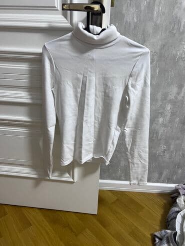 женские белые свитера: Stradivariusdan alınıb yendiir geyilməyib etiketi üstündədir,xs — 4
