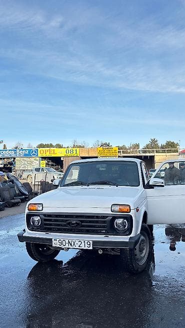 masin adlari: VAZ (LADA) 4x4 Niva: 1.7 l | 2012 il 230000 km Ofrouder/SUV — 2