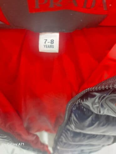 ust: Kurtka.Həm qız,həm oğlan uşağı geyinə bilər.7-8yaşa.Dizə qədərdir.160 — 3