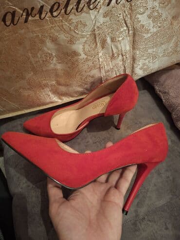 37 razmer geyinilmeyib