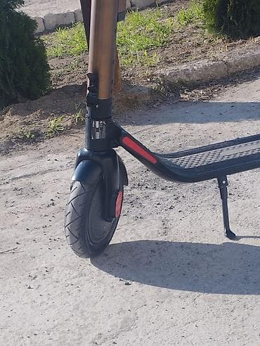 İşlənmiş Elektrik samokat 10", 351 - 500 Vt, 16 - 25 km/s, Ünvandan götürmə — 3
