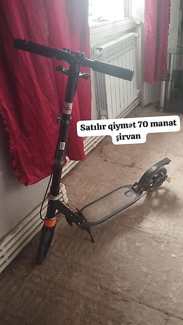 su satan masinlar: Şəhərdaxili rahat hərəkət üçün ayaqla idarə olunan skuter — 1