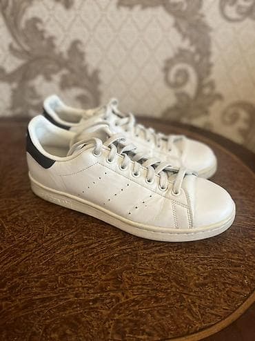 ağ pencek: Adidas Stan Smith klassik ağ ayaqqabısı - Model: Adidas Originals — 1