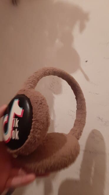 Qadın geyimləri: Tük kimi yumşaq materialdan hazırlanmış qulaqcıq/earmuff. Qəhvəyi — 1