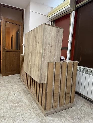 taxta ref: Resepsiyon/qarşılama stolu – taxta teksturalı, lamel dekorlu ön panel — 3