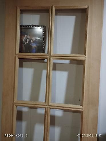 taxta qapi sekilleri: Şüşəli taxta qapı - Material: təbii ağac (şah damarları görünən) — 3