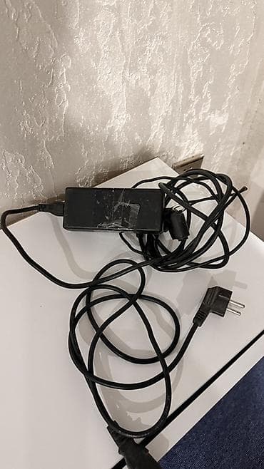 персональный компьютер: ASUS noutbuk adapteri ilə birlikdə təqdim olunur. Korpus qara — 1
