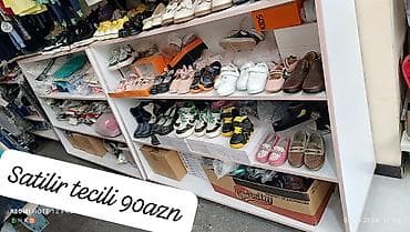 Полочные витрины: Tacli skaf 110 azn. 3 hisseli polkalar 60 azn. her 1i tecili satilir — 2