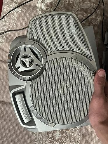 Микрофоны: İki ədəd akustik kolonka dəsti - Güc göstəricisi: 1200 W PMPO (etiket — 5