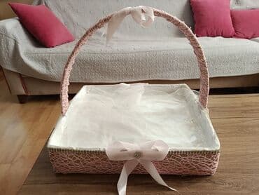 Chery: Fərqli formalarda və rənglərdə hazırlanmış bəzəkli zənbillər. Bu — 3