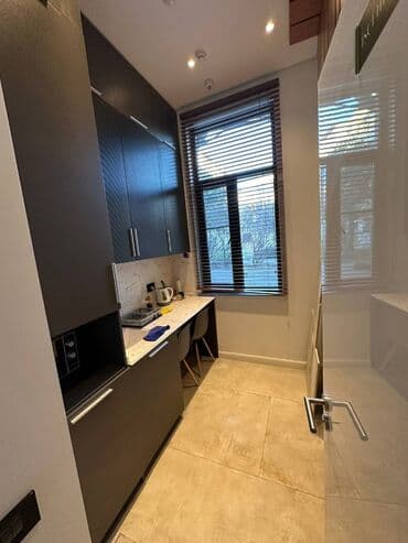 şirvan elit ticarət mərkəzi: Xətai metrosuna yaxin yerləşən aptek təmirli ayi 2500azn kirayə — 2