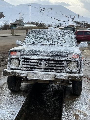 lada masin: Lada Niva 4x4 off-road avtomobili Texniki xüsusiyyətlər: - Kuzov: 3 — 5