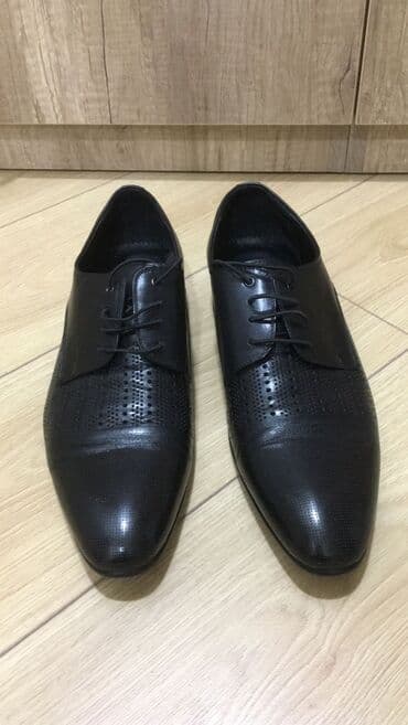 kişi bermudu: Kişi ayaqqabisi, temiz deridir, Turkiyenindir. 2 defe toya geyilib — 3