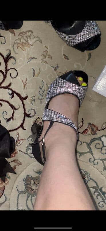 Toy paltarları və aksesuarları: Ölçü: 39.5, Yeni — 1