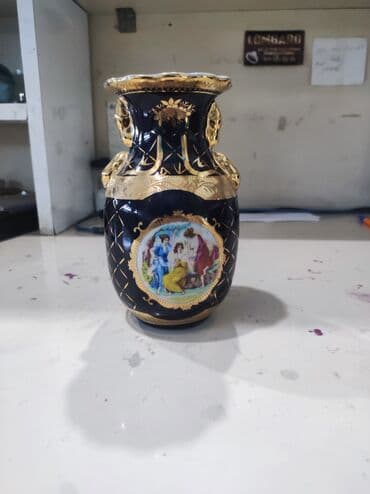 Süni güllər: Bir vaza, Keramika — 1