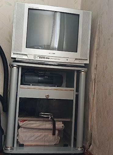 televizo: Klassik CRT televizor və televizor altlığı (stend) dəsti - Televizor — 1