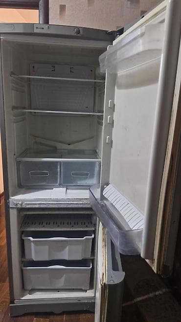 Кухонные плиты и варочные поверхности: 2 двери Indesit Холодильник Продажа, цвет - Серый — 2