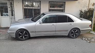 mersedes qapı: Mercedes-Benz E-Class (W210), gümüşü rəng. - Kuzov: sedan, 4 qapı - — 3