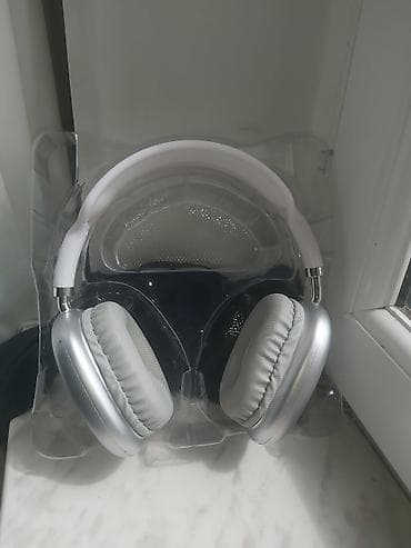Gümüş rəngli over-ear bluetooth qulaqcıq