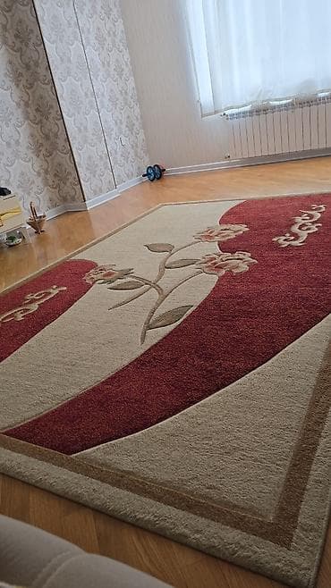 Xalça – klassik naxışlı, krem və tünd qırmızı tonlarda - Dizayn: Krem