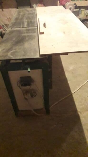 Dəzgah satılır. Gücü 5kv, 2800 abarod. Həm 220v həmdə 380v-nan