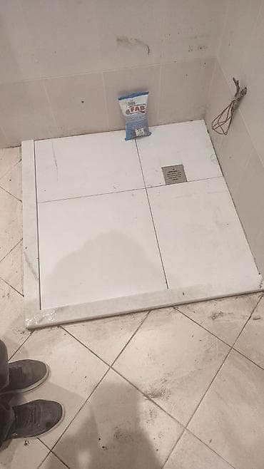 alcipan divar fiqurlari: Duş kabini üçün kafelli duş altlığı hazırlanması və quraşdırılması — 3