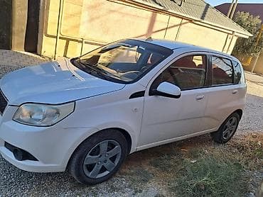 statır: Ailə üçün əlverişli 5 qapılı hetçbek. Ağ rəngli kuzov, yüngül lehimli — 10