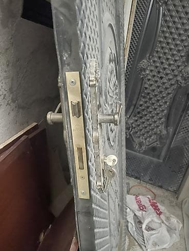 aluminium qapilar: İşlənmiş Giriş qapısı Çərçivə ilə, Zəmanətsiz, Ünvandan götürmə — 3