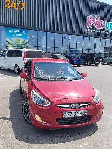 man sat: Hyundai Accent: 1.6 l | 2017 il Sedan — 1