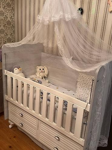 Oğlan və qız üçün, İşlənmiş, Dördbucaq, Beşik, Dəst ilə, Matras ilə, Yellənmə mexanizmi ilə — 1