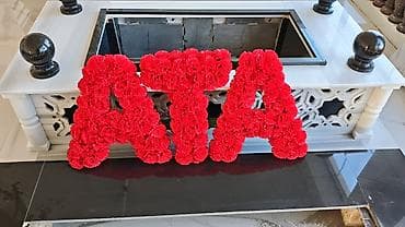 cografiyaya aid sekiller: Məhsul: “ATA” sözlü süni gül kompozisiyası - Qırmızı rəngli süni — 1