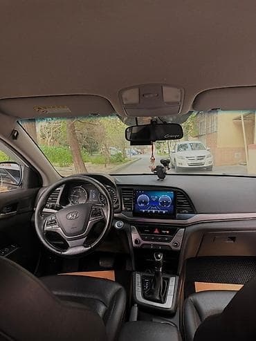 hyunday sonata: Hyundai Elantra: 1.6 l | 2016 il Sedan — 4