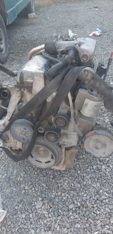 купить чехлы на авто: Müxtəlif avtomobil ehtiyat hissələri. Bu hissələr arasında mühərrik — 8