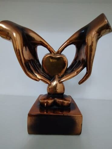 Uşaq geyimi və ayaqqabıları: Suviner hün 25 sm şəkil qoymaq olar icinə Dəmirdəndir Alınıb 35 azn — 10