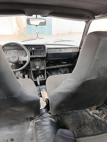 qaz 24 volga: VAZ 2107 sedan - Kuzov: 4 qapılı, klassik ağ rəng - Mühərrik — 8