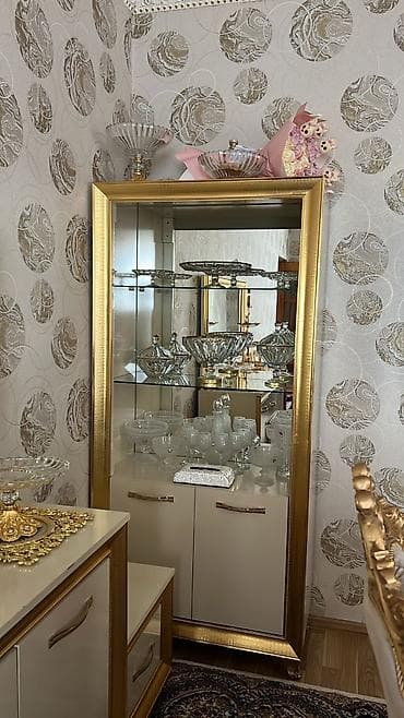 acar desleri: Qızılı çərçivəli qonaq otağı mebel dəsti Dəst tərkibi: - 2 ədəd — 8