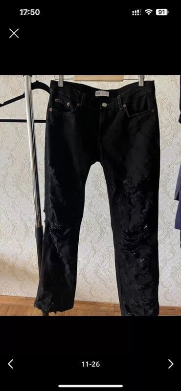 zeynep bastik baku: Zara Qara rəngli, yırtıq detallı cins şalvar. Dizlərdə və digər — 13