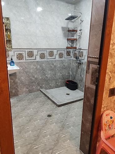 бузовна: Ev Vişnyofkada yerləşir, 4 otaqlı, tam təmirli. 13x11-ə dir. 143kv m — 3