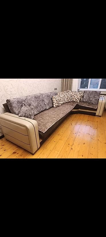 Divan satılır 130₼. Açılır bazası var.Ünvan Yeni Günəşli
