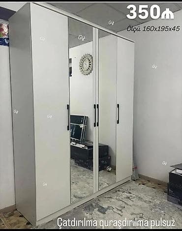 Dördkapılı ağ rəngdə geyim dolabı. Orta iki qapıda tam boy güzgü