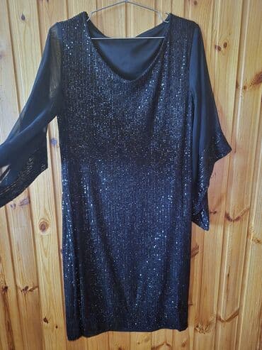 i̇dman qadın ətəkləri: Qara payetli qadın paltarı + bej rəngli kapüşonlu yağmurluq + kişi — 2