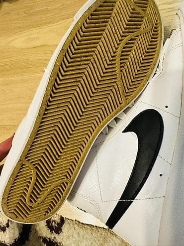 nike jaket: Nike Blazer Mid – ağ rəngli, qara Swoosh loqolu yüksək boğaz idman — 9