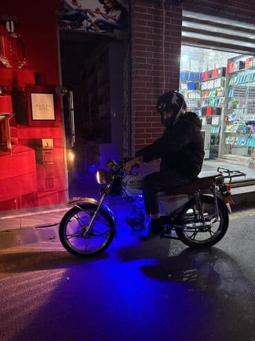 mercedes yan guzguler: Moon - MONN, 50 sm3, 2022 il, 15000 km — 2