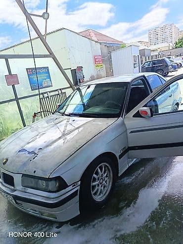 bmw bufer: BMW 3 series: 1.8 l | 1994 il Sedan — 2