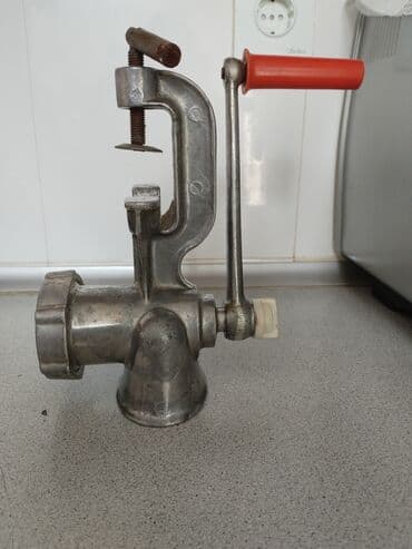 hinduşka əti qiyməti: Əl ilə ət çəkən maşınları satılır. 1 ədədin qiyməti 30 m — 3