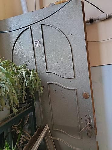 sonata qapi: Metal giriş qapısı satılır. Qapı boz rəngdədir və üzərində dekorativ — 1