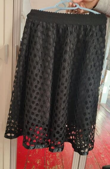 kiraye ziyafet: Qadın geyim dəsti – 4 ədəd 1) Tünd məxməri-bordo rəngdə uzun don - — 9