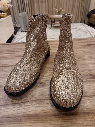 qadın bot: Ölçü: 43, Yeni — 2